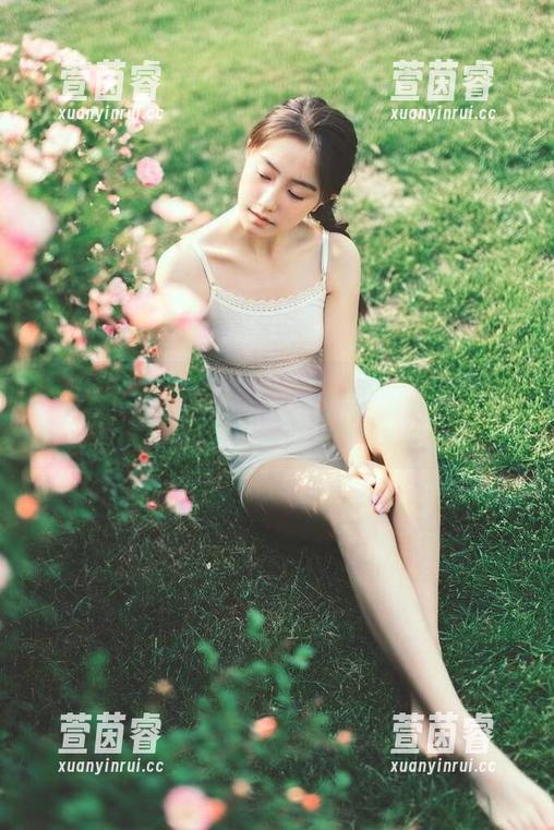语画界-小蛮妖Yummy 语画界 - 小蛮妖Yummy夏日图集:在阳光下捕捉每一个美好瞬间的精致作品