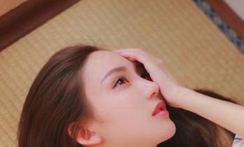 语画界 – 在照片中遇见爱，快下载杨晨晨Yome的花嫁写真吧！