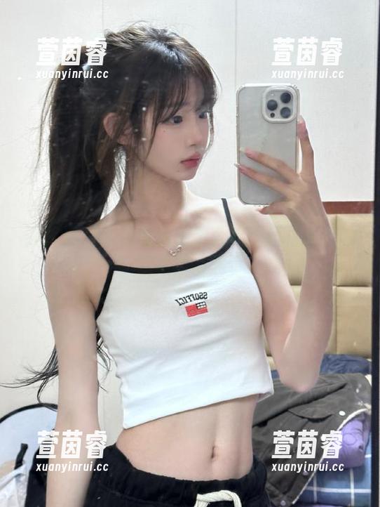 语画界-雅雯 语画界 - 雅雯套装摄影合集:风格各异的视觉图集展示