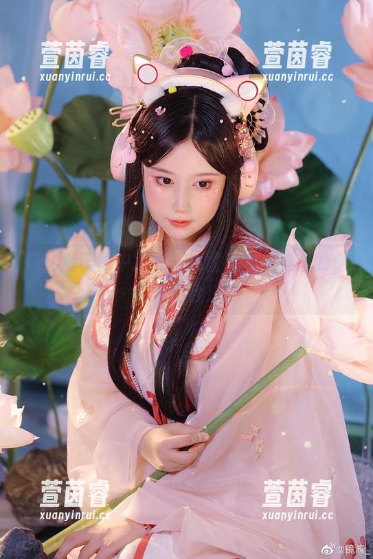 在高清美图中探寻，镜酱私奔与制服的奇妙结合！
