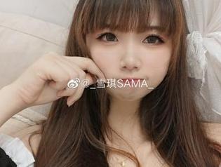 畅游在雪琪SAMA泳衣写真合集里，分享那些让人心动的夏日微风与海浪！