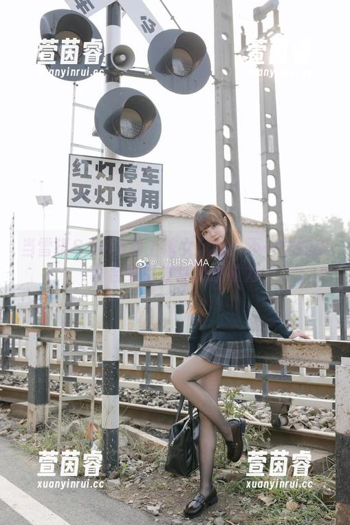 当雪琪SAMA遇上修女风格：不一样的美图合集引发你的想象力