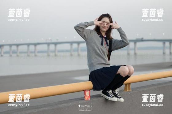 青豆客 - 大安妮短裤写真福利图包，夏日时尚的完美诠释