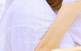 青豆客 – 宋梓诺Bee校服图包：青春已逝，却能在合集里重温