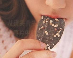 青豆客 – 从镜头看生活，莫雅淇体操服合集照片中的细腻与力量