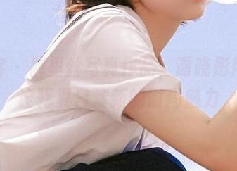 青豆客 – 裤里丝写真作品，谭晓彤用美图诠释夏日清新的时尚魅力