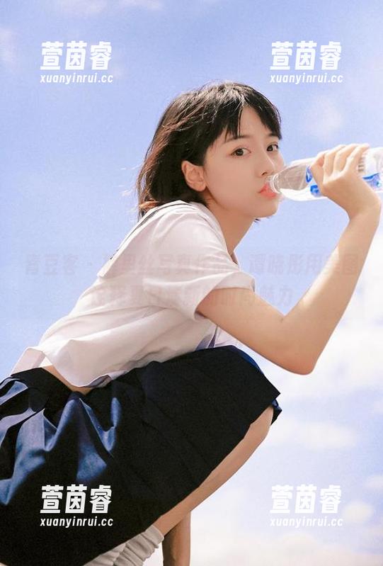 青豆客-谭晓彤 青豆客 - 裤里丝写真作品,谭晓彤用美图诠释夏日清新的时尚魅力