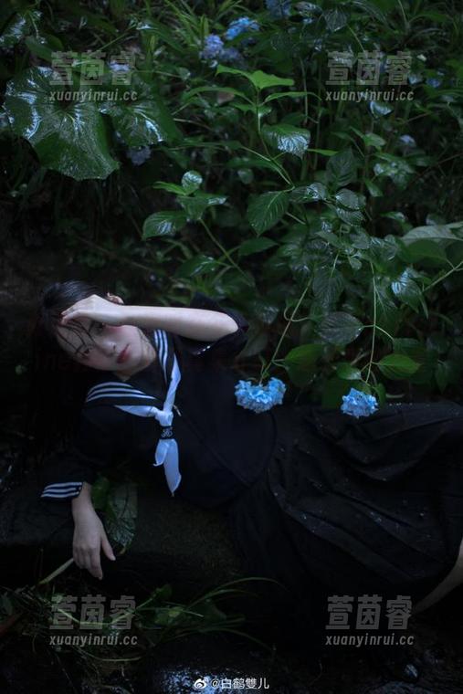青豆客-黄可christine 青豆客 - 让温暖在冬季绽放:黄可christine独家圣诞写真集分享,感受爱的力量