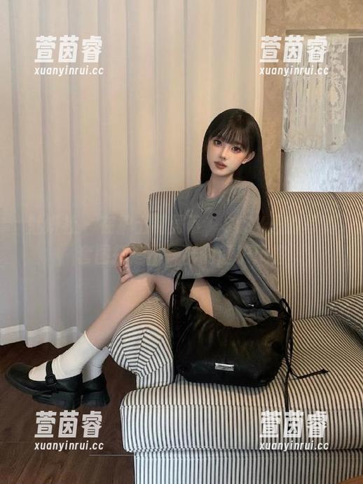 魅妍社 - 在护士制服下，SISY思的写真套图打造不一样的医护风格