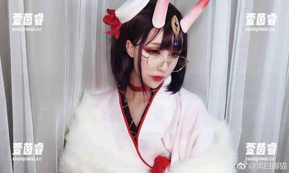 超值免费黑白御猫丝袜图包，让你畅游完美视觉盛宴！
